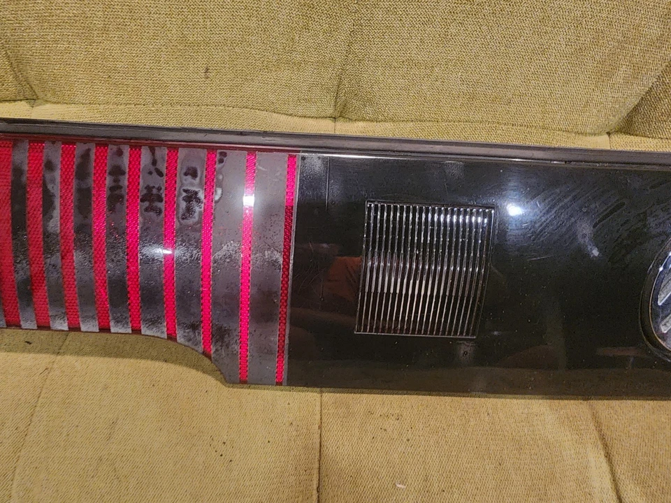 Panel reflector montado en el maletero central Mercury Grand Marquis 1992-1994 OEM Foto 4 de 4