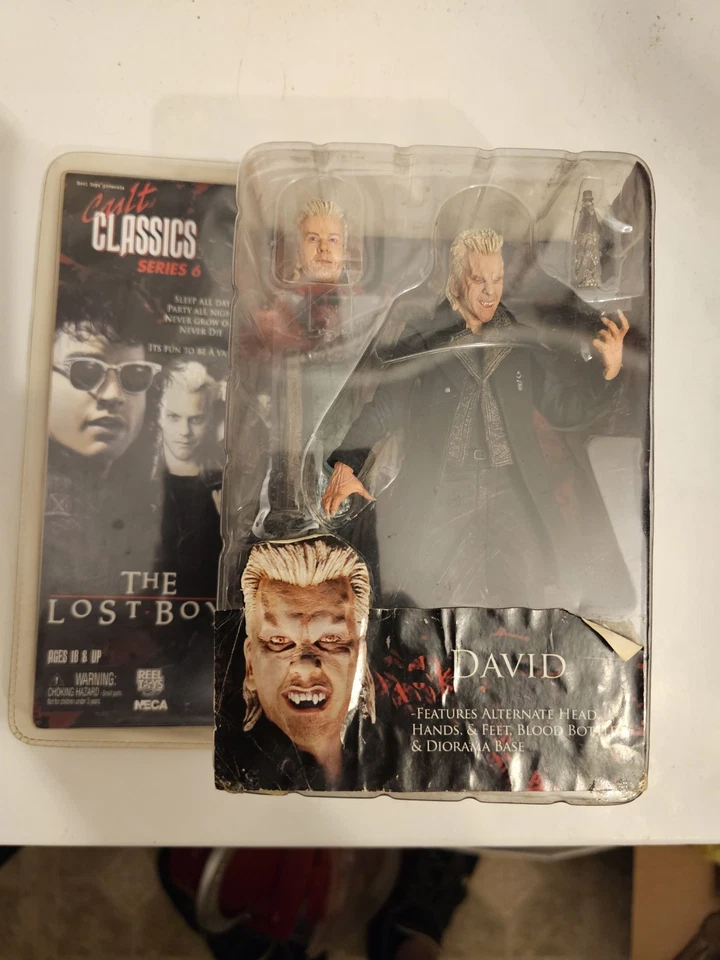 Figura de acción de la película NECA The Lost Boys David and Michael Foto 3 de 3