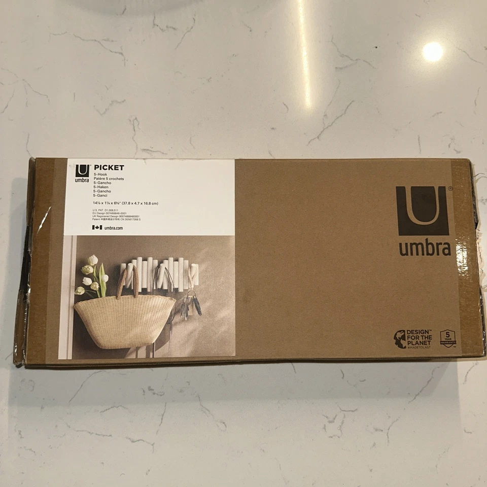 Umbra Picket 5 Ganchos, Riel Montado en la Pared, Dobles como Arte, Taco de Madera de Pino Biselado Foto 3 de 4