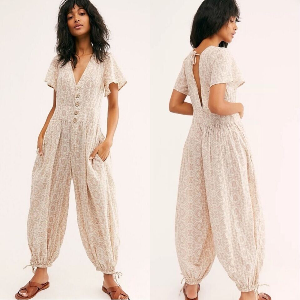 Free people ワンピース　xsサイズ Free People Layla One Piece Jumpsuit Geometric Beige Combo