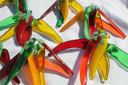chillis in glass to hang in kitchen etc. 24 chillis beautiful gift keyrings too. - Picture 12 of 26