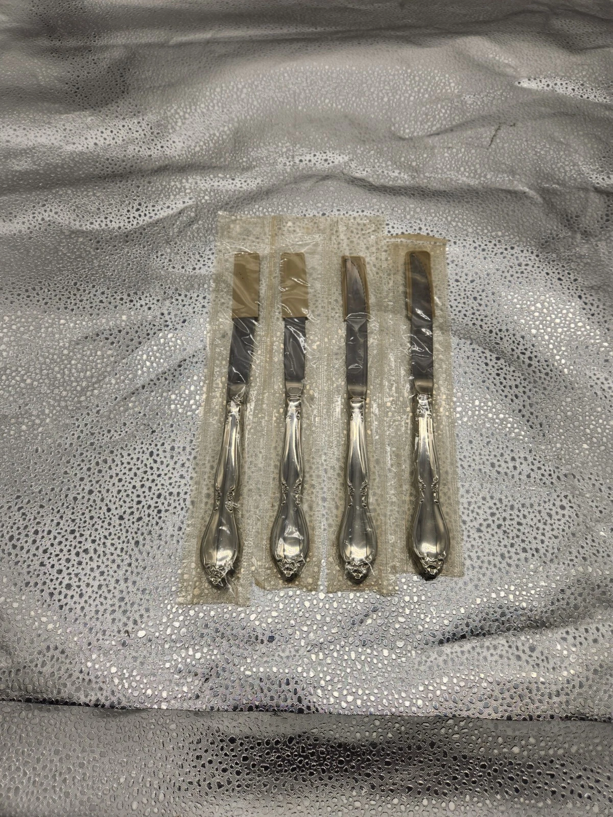 Oneida CHATELAINE Set of 4 Serrated Steak Knives 9" Community Stainless —#A31