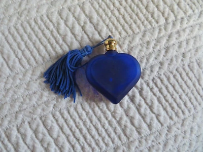 flacon à parfum ou à sel en verre bleu et bouchon doré - Photo 1/3