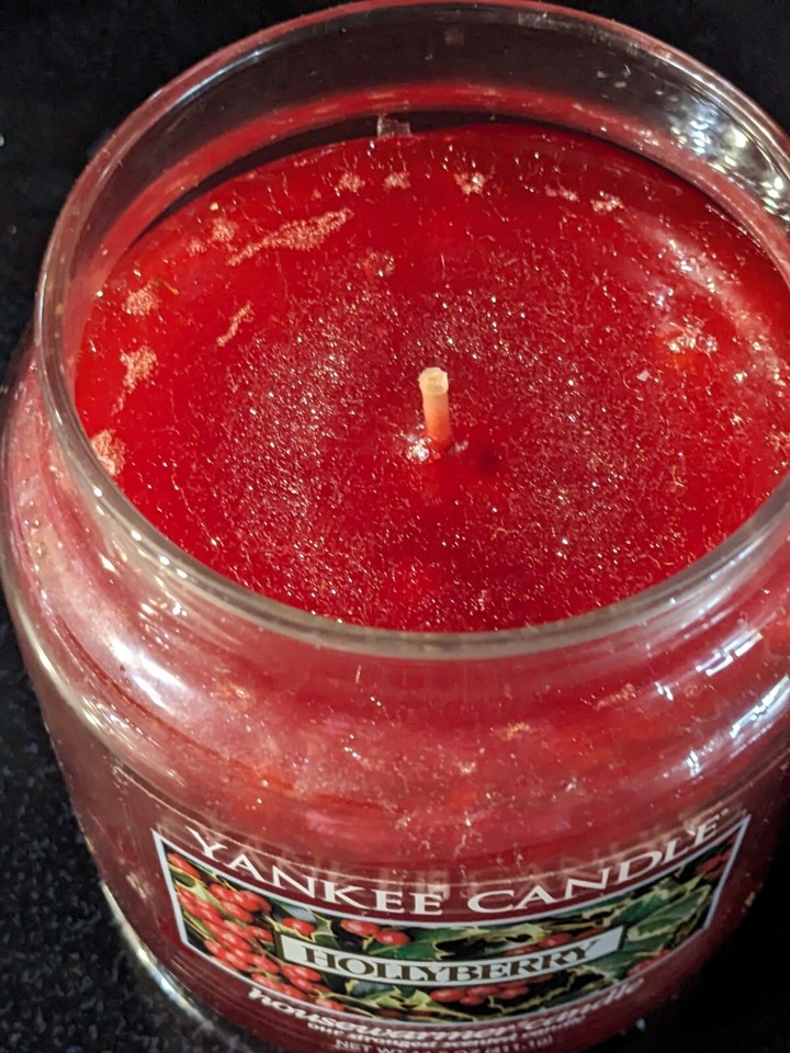 Yankee Candle Hollyberry Housewarmer Candle 14.5 oz Original Medium Jar