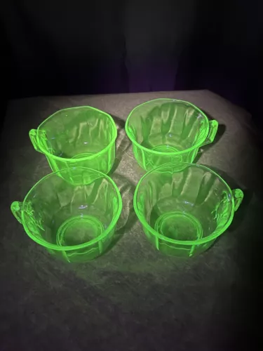 Vintage Set Of 4 1940s Green Depression Uranium/lOptic Glass Serving Cups