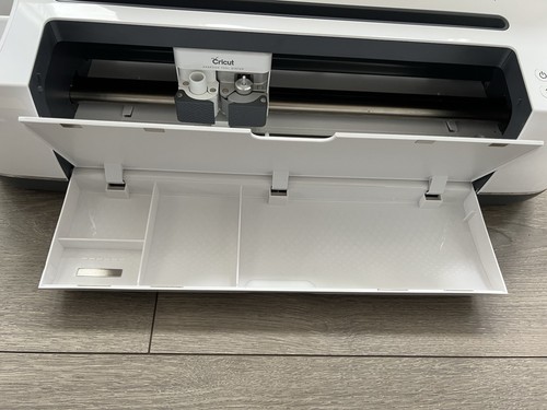 Cricut Maker 2 Machine + Craft Bundle - Picture 8 of 12