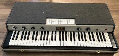 1960s Vintage Organ Doric 61TT Vox Jaguar Powers up and works with issues