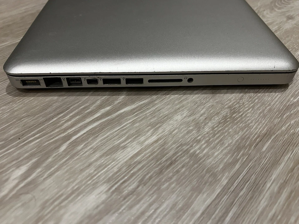 MacBook Pro 13 Intel Core i5 2.4Ghz 4GB Ram 500GB Hard Drive - Image 4 of 4