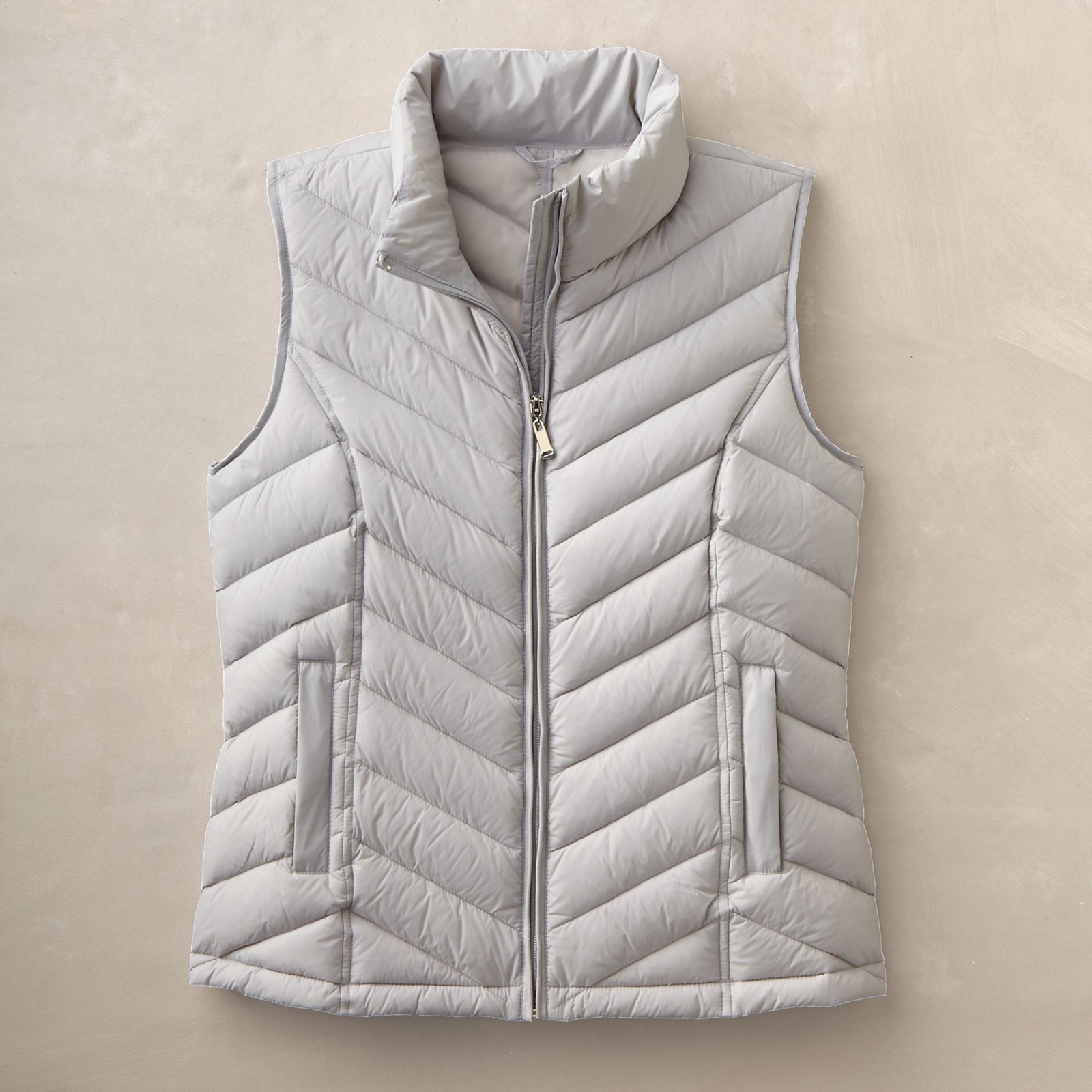 New 100 TravelSmith Women's Packable Down Chevron Vest 90 Down
