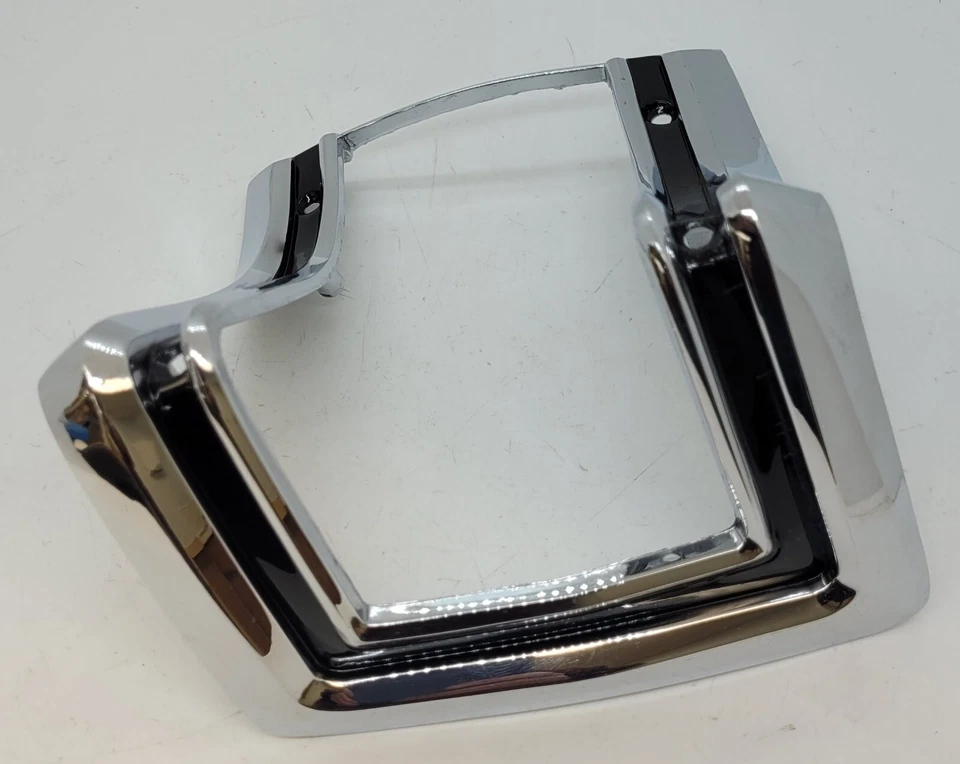 1970-1971 Plymouth Fury Station Wagon Right Taillight Bezel 2930994 NOS. - Image 4 of 4