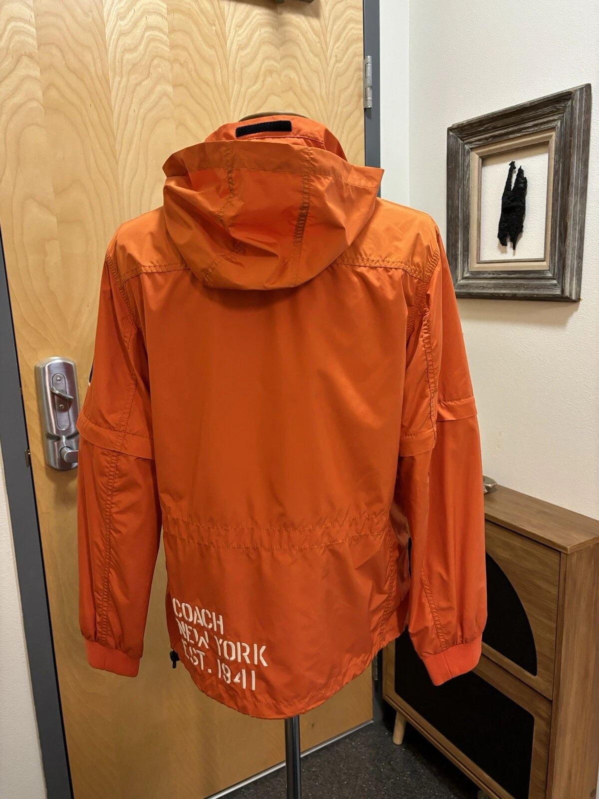 Giacca a vento nuova con etichette marca COACH con cappuccio arancione maniche staccabili taglia M ($598)