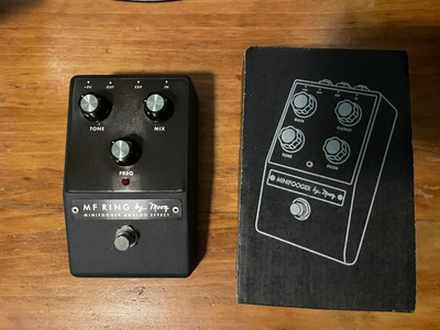 Moog Minifooger MF Ring V1 Analog Guitar Effects Pedal Barely Used! Modulator