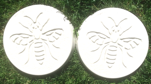 6 x White Round Concrete Garden Stepping Stones 23cm / 9Inch | Bee - Picture 8 of 8
