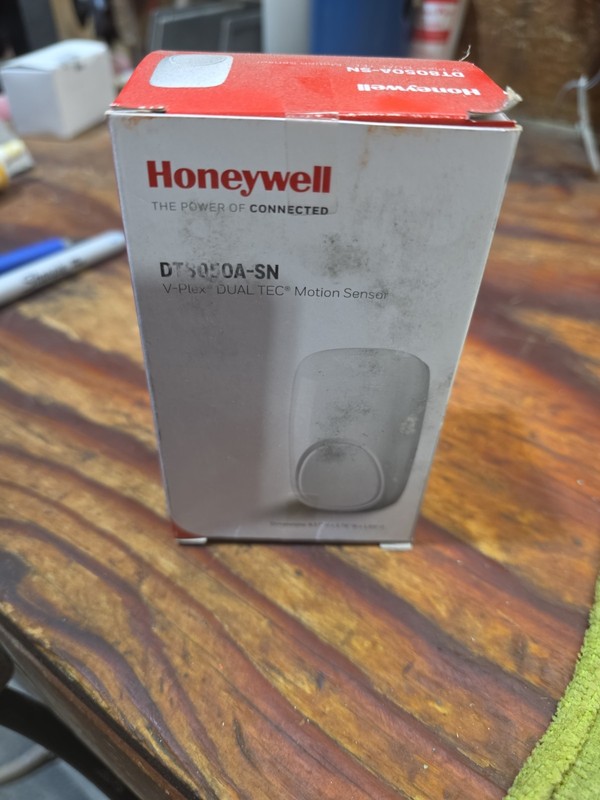 New IN BOX HONEYWELL DT8050A-SN DUAL TEC motion SENSOR