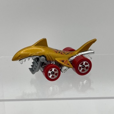 Hot Wheels Shark Bite 18/250 HW Mega Bite 1/5 Gold Diecast Auto D2