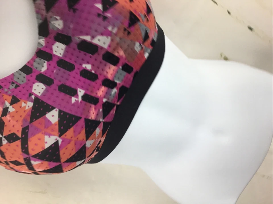 Sujetador deportivo Victoria’s Sport ligero con pintura en aerosol triángulo acolchado ☼ talla 32D Foto 2 de 4