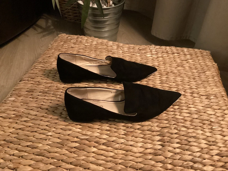 Ballerines ZARA pointure 41 daim noir - Photo 1/4