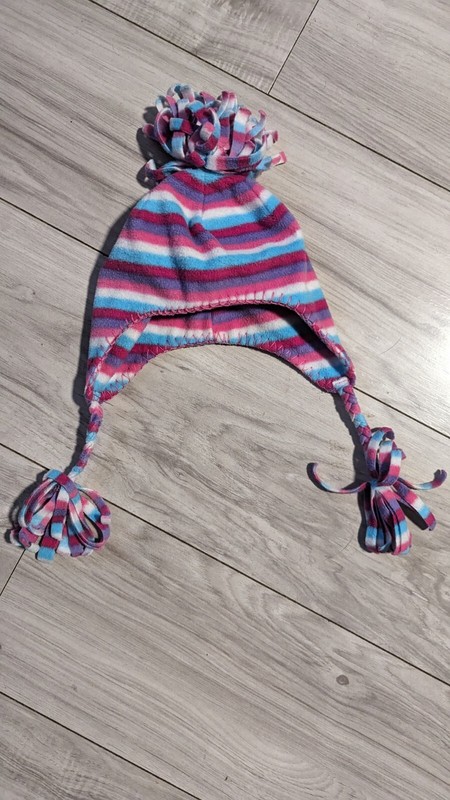 NICE  MUTI-COLOR STRIPPED HAT SIZE 3-9 MONTHS 