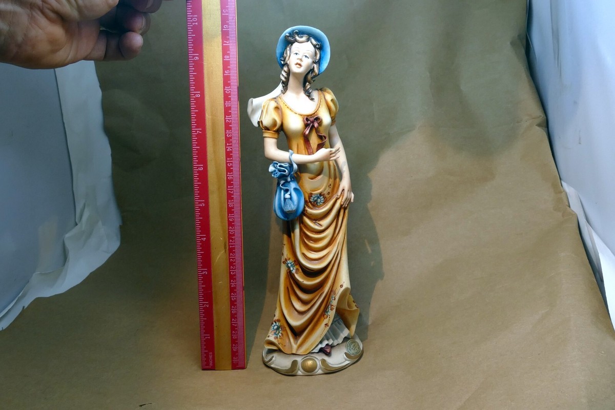 CAPODIMONTE NAPLES Lady with a purse Figurine Porcelain vintage