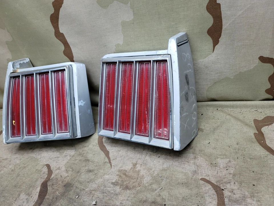 Juego de bisel de luz trasera Pontiac Grand Prix 1979 79 izquierda derecha Foto 3 de 4