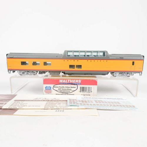 Coche domo Walthers escala HO Union Pacific Cities Series ACF 932-9590 | Zustand: Used