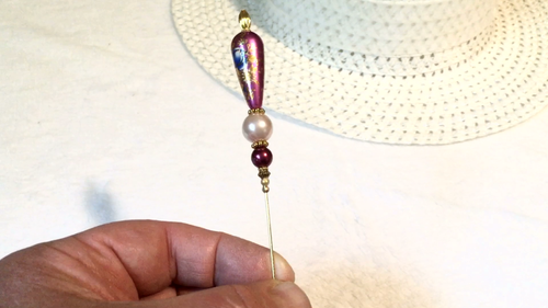 8 Zoll HUTNADEL mit atemberaubender LILA TENSHA japanischer Perle und Kunstperlen auf altem Messing - Video 1 von 1