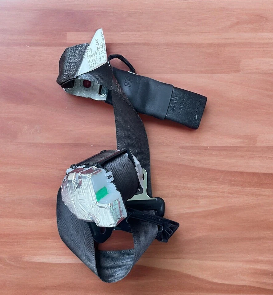 Cinturón de seguridad central trasero Lexus GS350 GS450h 2007-2011 E063002 probado por equipos originales Foto 2 de 4