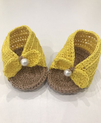 Scarpine per neonati: 8 tutorial per farle da sola