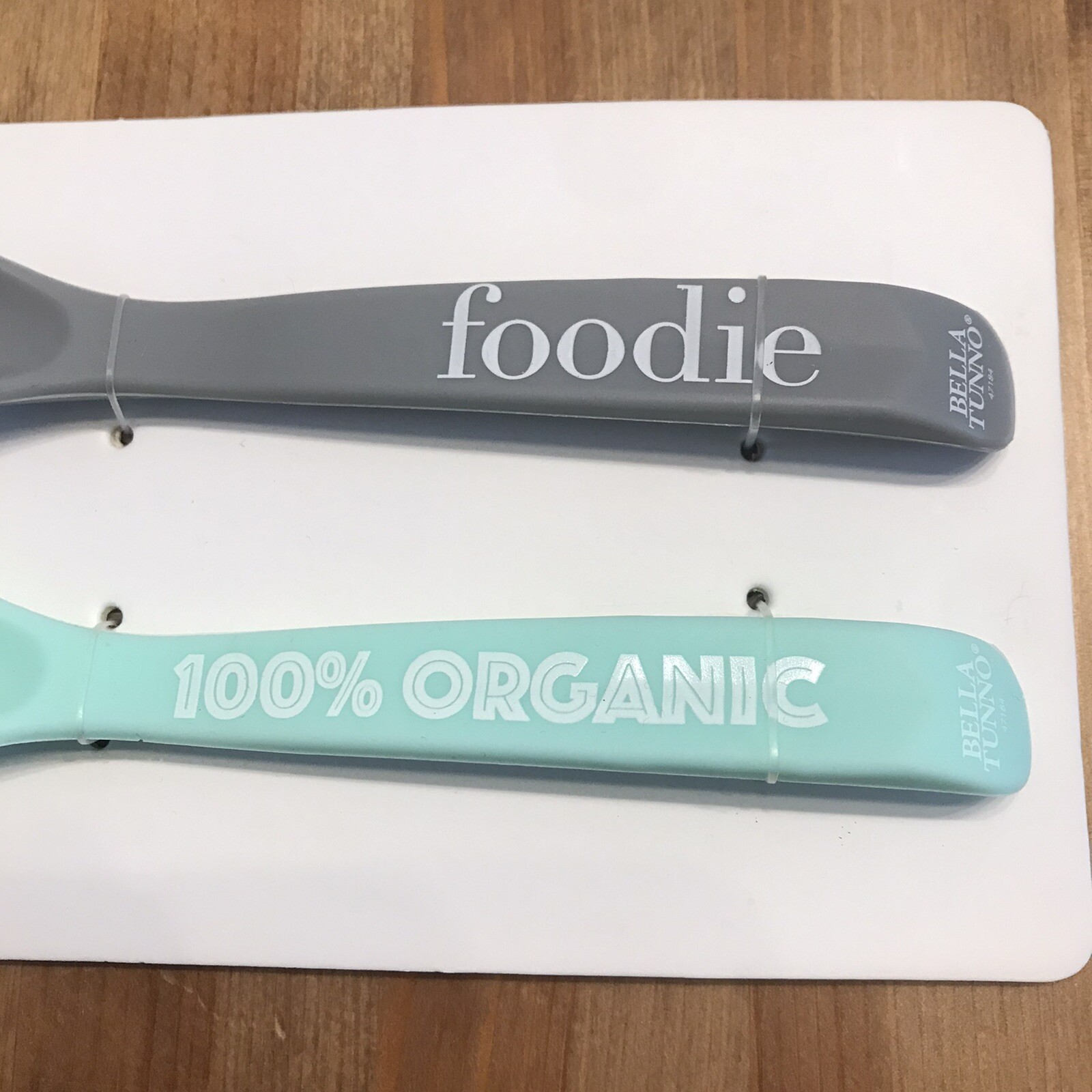 Bella Tunno Silicone Wonder Bib & Wonder Spoons Set Dishwasher Safe