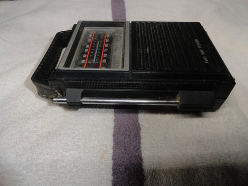 Vintage General Electric (two-way power) model no. 7-2800B portable AM/FM Works - Picture 2 of 6