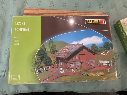 Faller N Gauge Granero/Granero Plástico Modelo Kit 232233 Nuevo en Caja | Condition: New