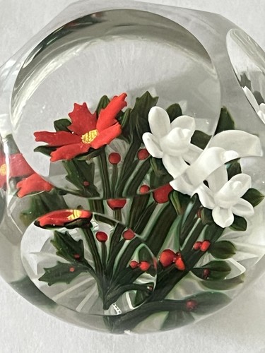 Peter McDougall Poinsettia & Christmas Rose Faceted Miniature Paperweight 18/40 - Picture 2 of 10