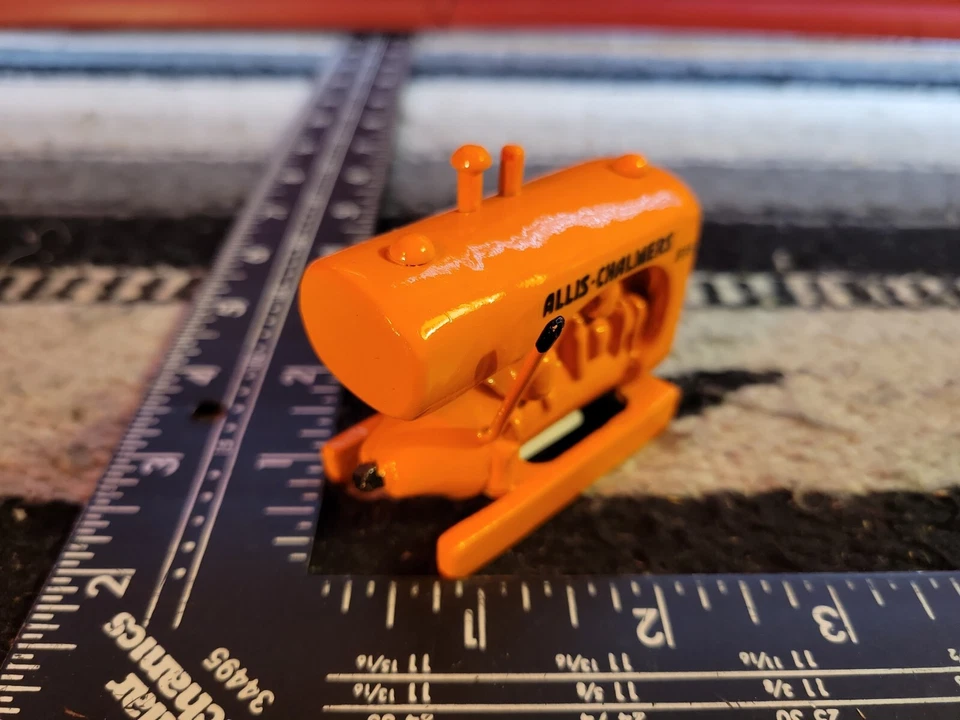Allis Chalmers D15 Power Unit 1/20? Diecast  Replica Collectible  - Image 4 of 4