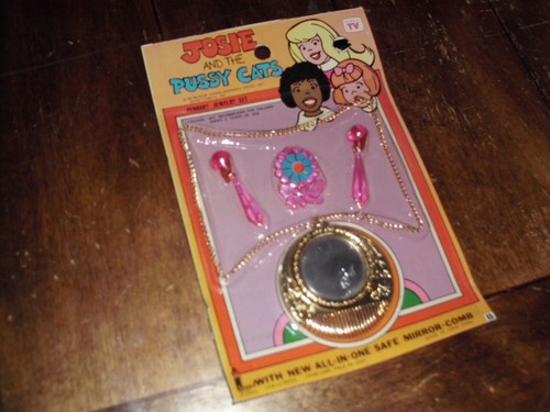 VINTAGE JOSIE AND THE PUSSYCATS PENDANT JEWELRY SET HANNA BARBERA RARE MOMC 1973 - Picture 7 of 21