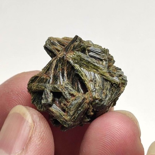 18g/2pcs Beautiful Natural Epidote Crystal Cluster Specimen , Pakistan 0011 - Picture 4 of 9