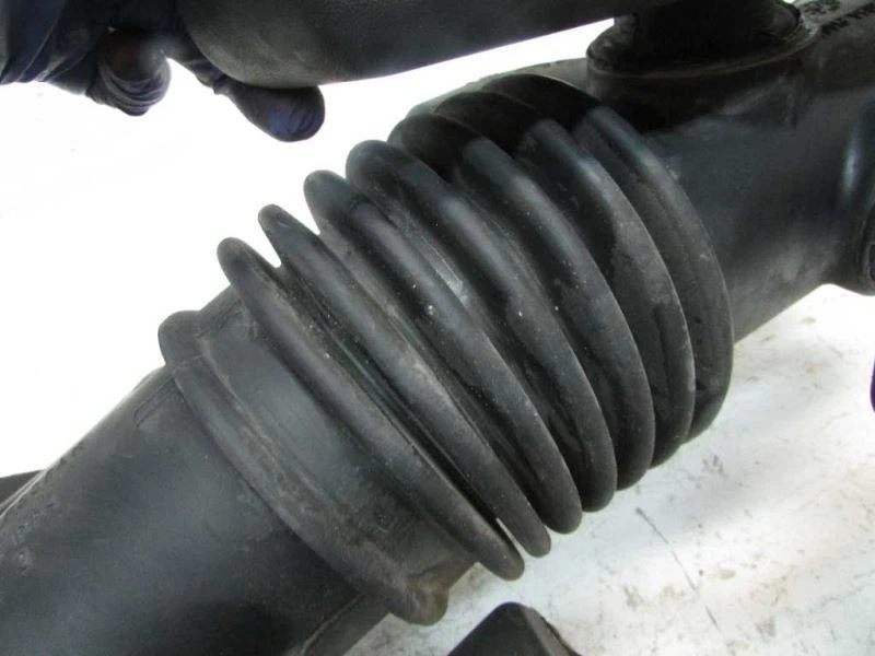 2007 Lincoln Navigator air cleaner filter housing box intake OEM - Image 4 of 4