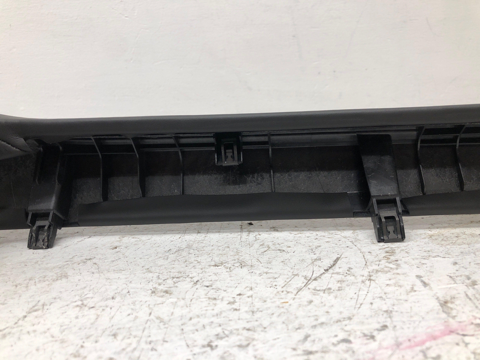 2016-2020 BENTLEY BENTAYGA LOWER RIGHT DASHBOARD CENTER TRIM PANEL 36B868109