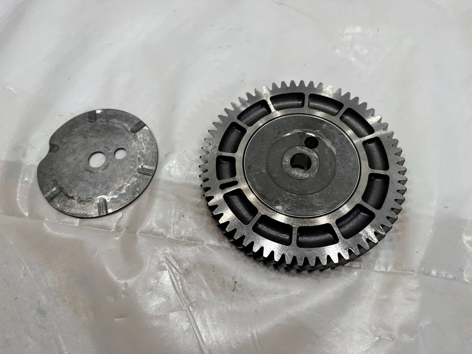 Engranaje de rueda loca superior del motor diésel John Deere 6068 HF 624 K 644 K R504614 OEM Foto 4 de 4