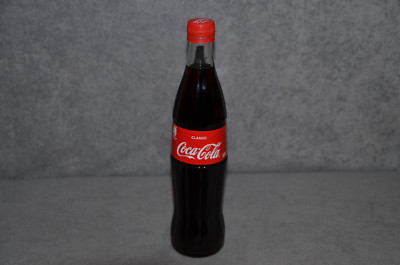 Nagelneue Coca Cola Classic 0,5 Liter 500ml Glasflasche Germany VOLL versiegelt