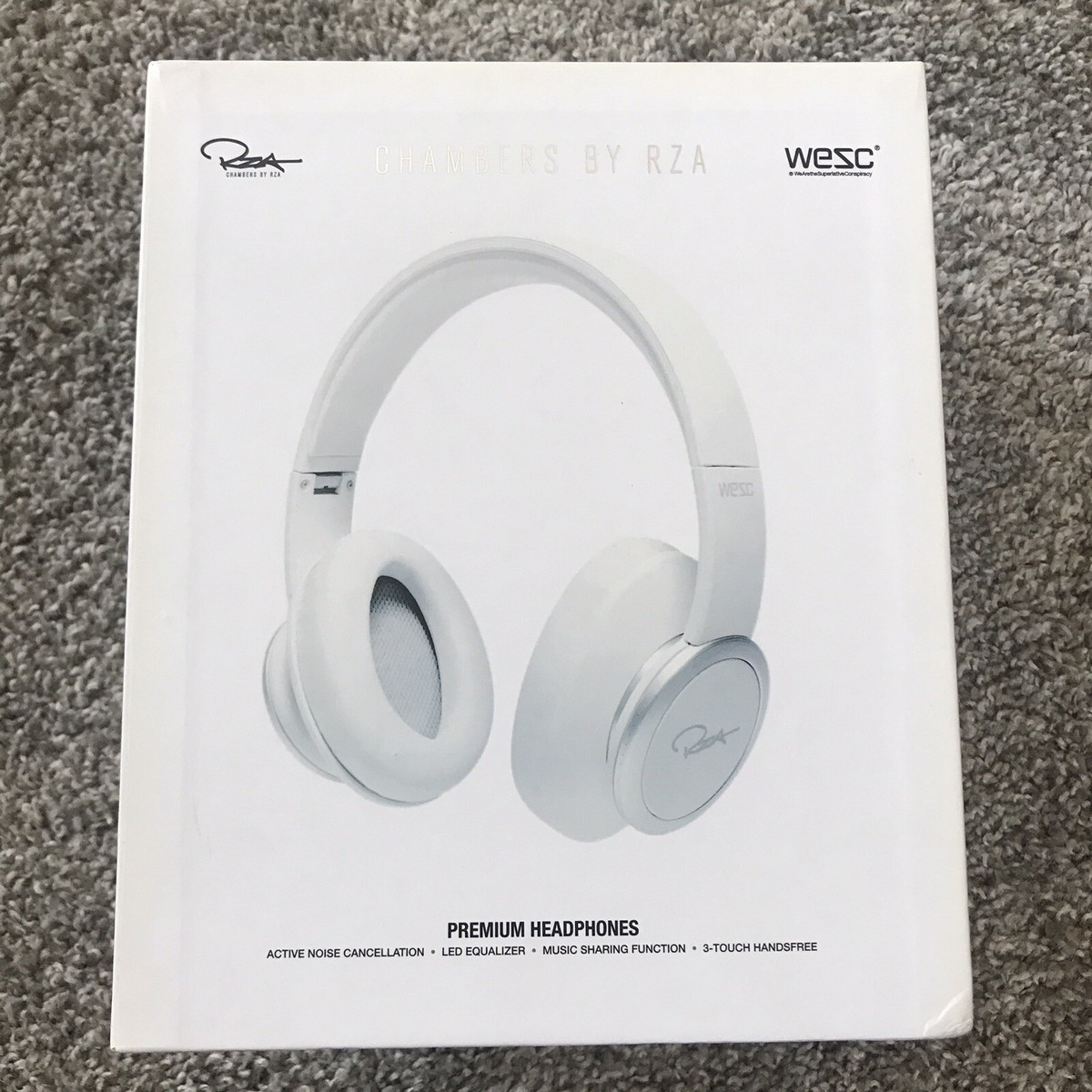 ヘッドホン WeSC Chambers by RZA STREET Headphone Wesc Chambers By Rza Street Headphones (white & red) at Juno