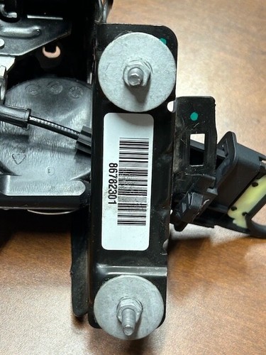 2020-2025 Chevrolet Corvette OEM GM Rear Latch Assembly 86782301 - Picture 7 of 7