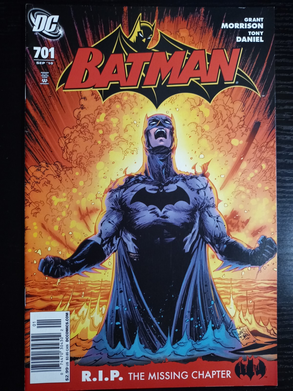 Batman #701 Tony Daniel Cover VF+ Morrison Superman RIP Rare NEWSSTAND EDITION