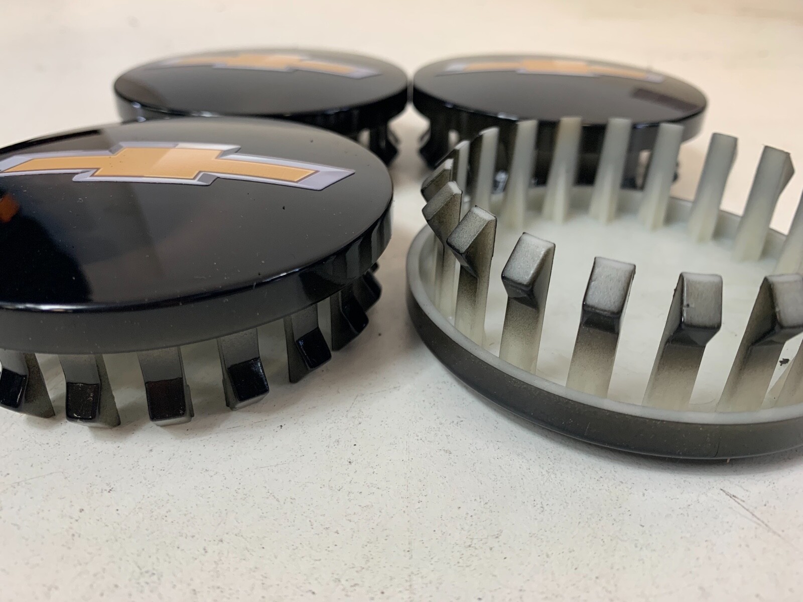 CHEVY LTZ 20172019 GLOSS BLACK CENTER CAPS GOLD 4 BUTTON TYPE FIT