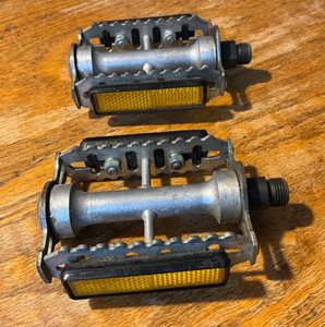 ATOM 600 旧型？ ペダル　中古 ATOM 600 旧型？ ペダル 中古 ATOM 600 旧型？ ペダル 中古 2025