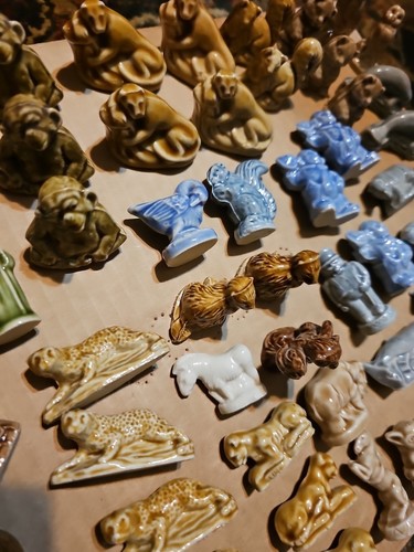 Lote De Colección Wade England 70 Figuras de Porcelana y Animales de Té Rosa Roja Patrimonio - Imagen 19 de 23