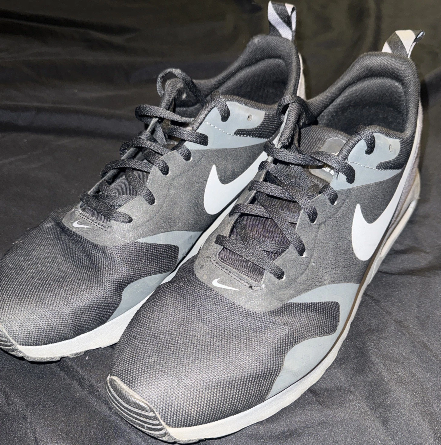 Nike Air Max Tavas 705149-001 Black Gray Low Top Men's Athletic Sneakers
