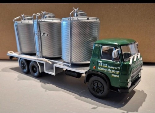 Camion Fiat 673 NR Trasporto Latte 1969 scala 1/43  DeAgostini + fascicolo - Foto 1 di 2