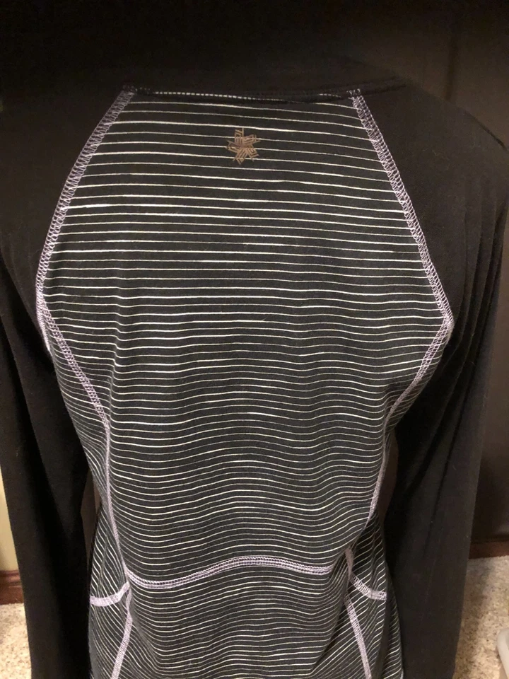 Prenda deportiva Tek Gear para mujer pequeña negra blanca a rayas manga larga DryTek Foto 2 de 4