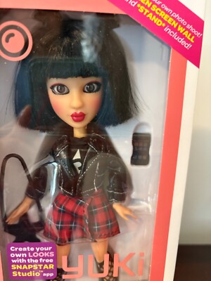 SNAPSTAR YUKI DOLL w/ Accessories & Real Green Screen w/ Free Smart