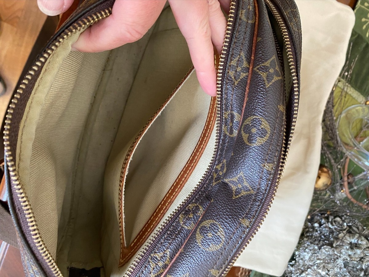 Authentic Vintage LOUIS VUITTON Reporter PM Monogram Canvas